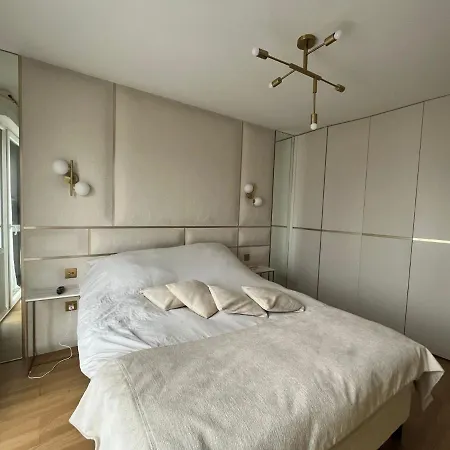 Luxueux Climatise Avec Terrasse, 6 Couchages - 17eme Arrondissement De Paris Apartment