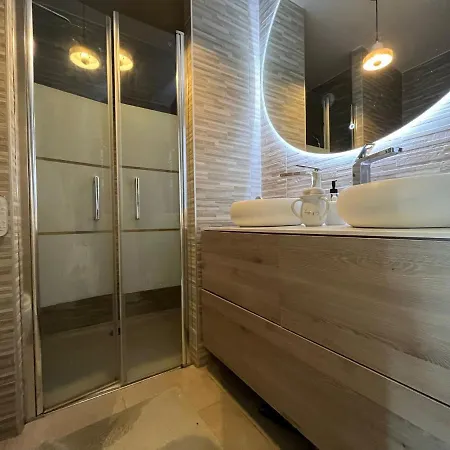 Apartment Luxueux Climatise Avec Terrasse, 6 Couchages - 17eme Arrondissement De Paris *